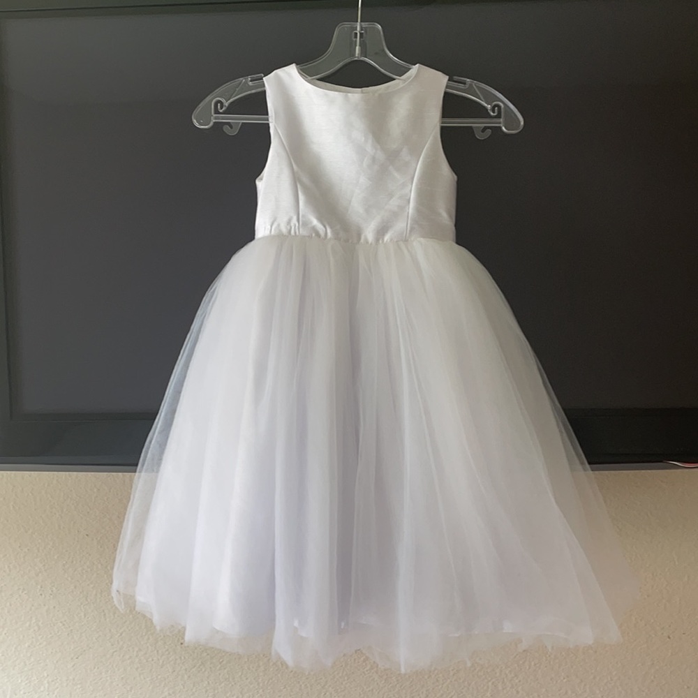 DAVID’S BRIDAL WHITE FLOWER GIRL TULLE DRESS